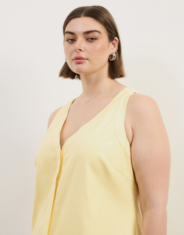 Atmos&Here Curvy - Maura V-Neck Longline Linen Blend Vest