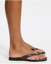 Atmos&Here - Capri Textured Square Toe Leather Thong Sandals