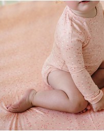 Kynd Baby - Fitted Cot Sheet in Pink Heart