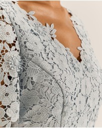 Review - Admire Lace Dress