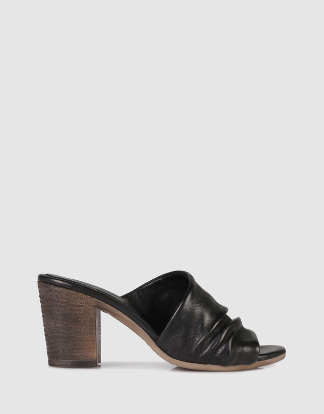 Sempre Di - Larisia Mules