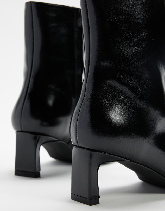 AERE - Isabel Heeled Leather Ankle Boots