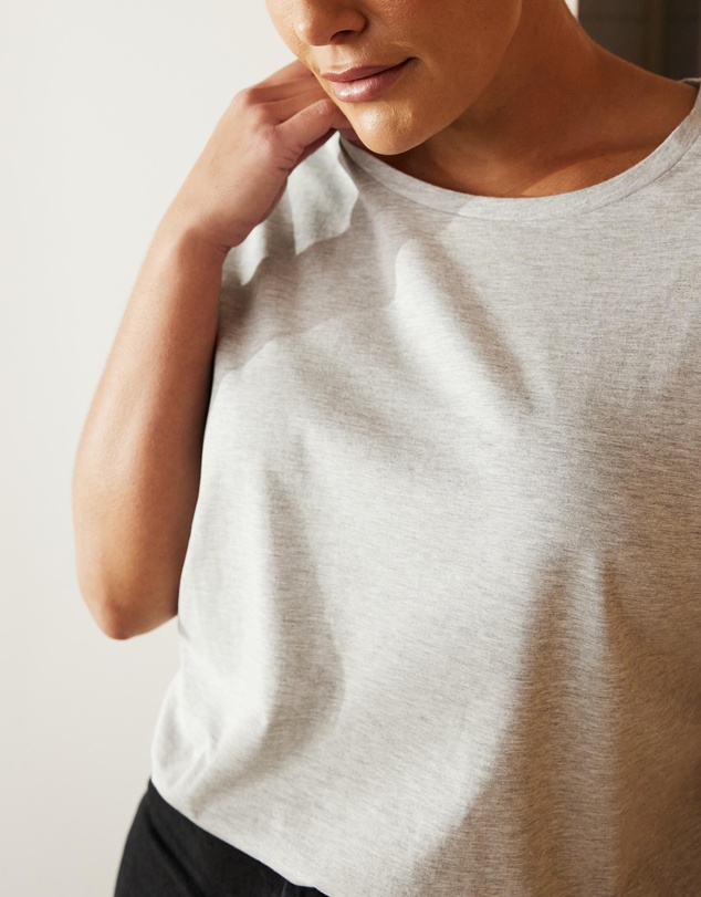 Atmos&Here Curvy - Organic Cotton Crew Neck Tee