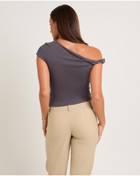 Alice In The Eve - Leah Twist Top