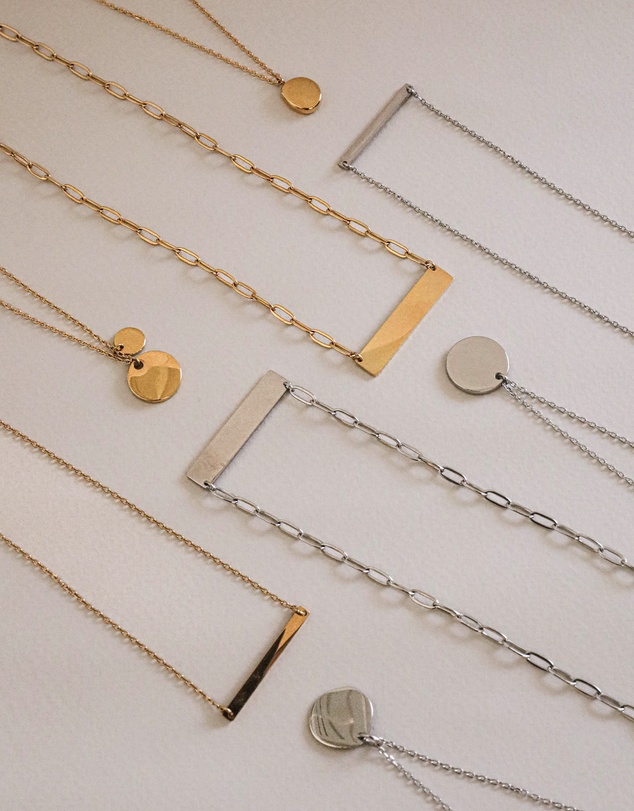 Zahar - Engravable Child Bar Necklace