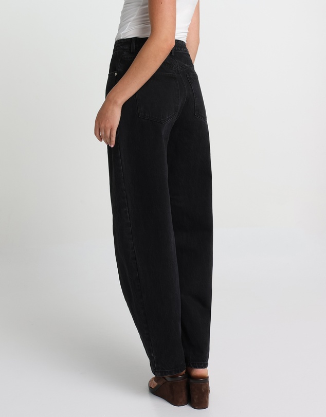 Madison The Label - Cora Barrel Jeans