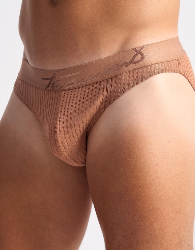 TEAMM8 - Casanova Brief