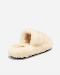 Ozwear Connection Uggs - Ugg Signature Shearling Slippers