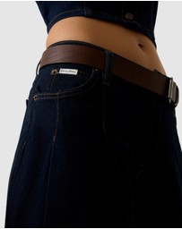 GUESS Jeans - GUESS JEANS Classic Pleated Bermuda Shorts