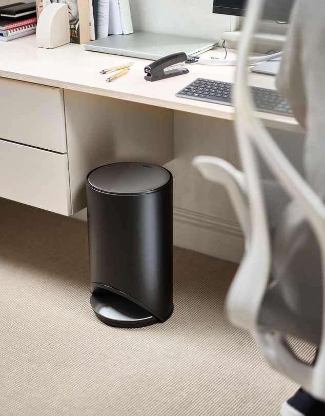 Joseph Joseph - Arc™ 10-Litre Slimline Pedal Bin with Liner Pocket - Carbon Black