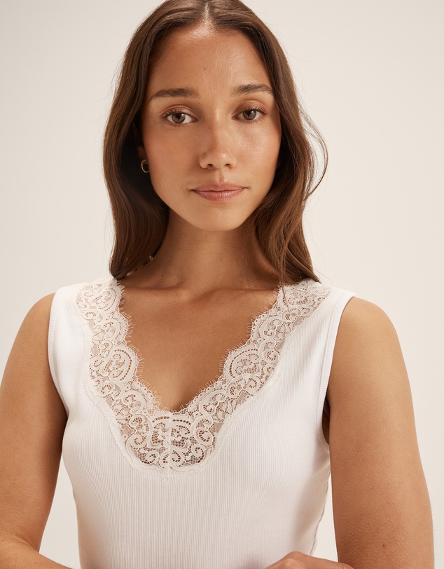 Review - Evie Lace Tank