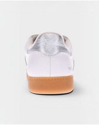 Mia Vita - Ramona II Lace-Up Casual Sneaker - White/Silver