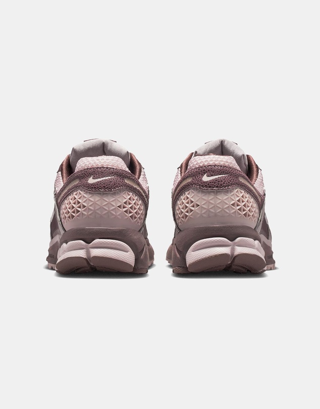 Nike - Zoom Vomero 5 - Women's