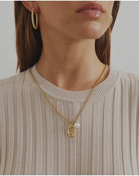 Zahar - Pearl Letter Q Necklace