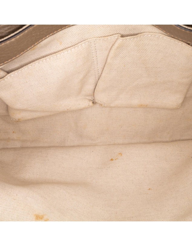 Pre-Loved by Azura Reborn - Pre-Loved gucci Elegant Leather Handbag with Distinctive Handle