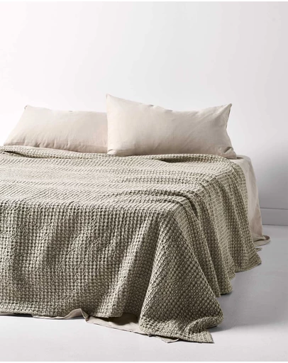 Aura Home - Waffle Bed Cover