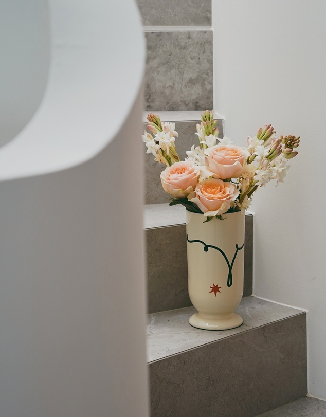 Black Blaze - Bouquet Ceramic Vase