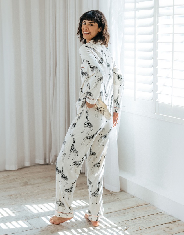 Chelsea Peers - Organic Cotton Giraffe Print Long Pyjama Set