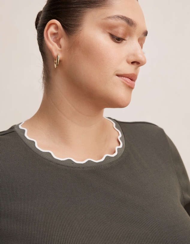 Forever New Curve - Rebecca Curve Scallop Trim T-shirt