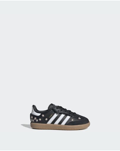 Core Black / Cloud White / Gum