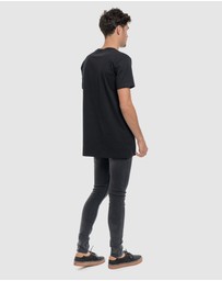 DVNT - Classic Embroidery Tee