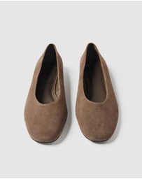 Commonry - Aspen Suede Ballet Flat
