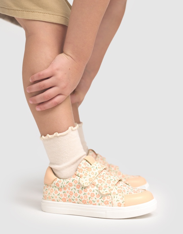 Pretty Brave - OTTO CANVAS Peach Meadow
