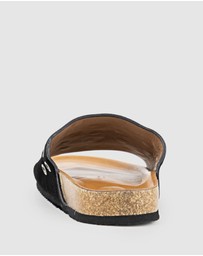 Edward Meller - KUNE Slide with Eyelets