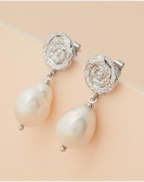 Carly Paiker - Spirallo Pearl Earrings
