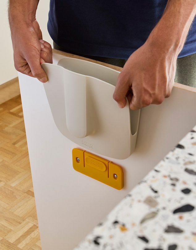 Joseph Joseph - CleanTech™ Wall-Mounted Dustpan & Brush