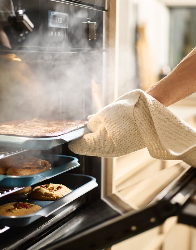 Joseph Joseph - Nest™ Bake Large Non-Stick Baking Tray with Easy-Pull Handles