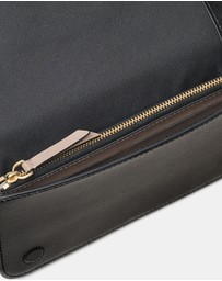 Marc Jacobs - The Wallet on Chain