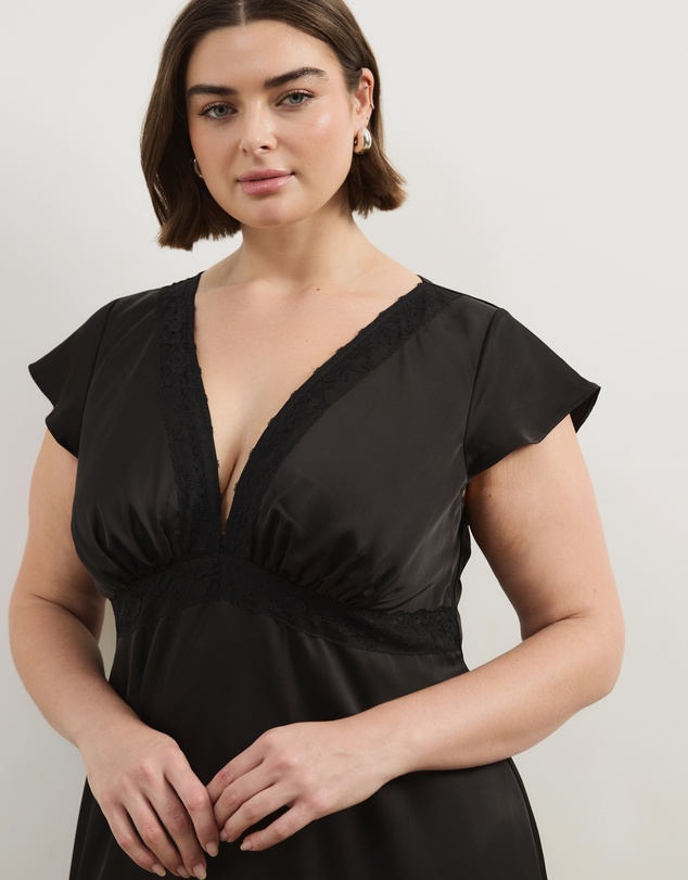 Atmos&Here Curvy - Becca Lace Trim Satin Maxi Dress