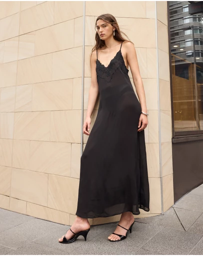 Minima Esenciales - Embroidered Beaded Maxi Dress