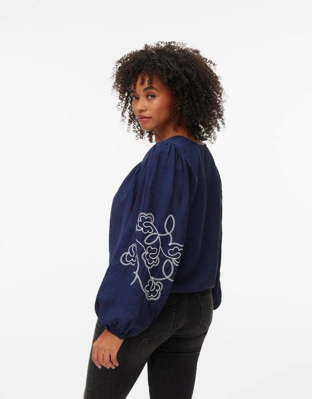 Vero Moda - Anya Embroidered Top
