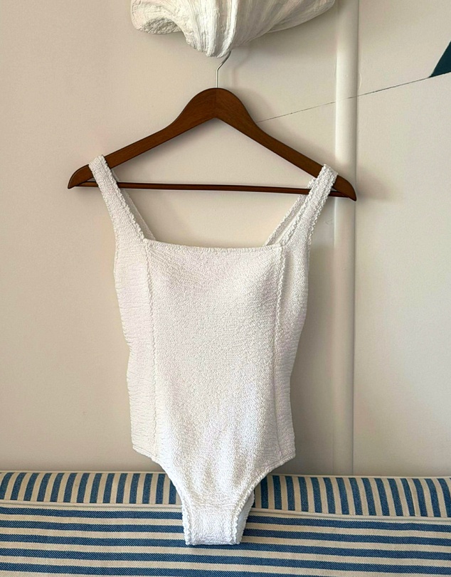 UNE PIECE - Crinkle Cut Square Neck One Piece Swimsuit