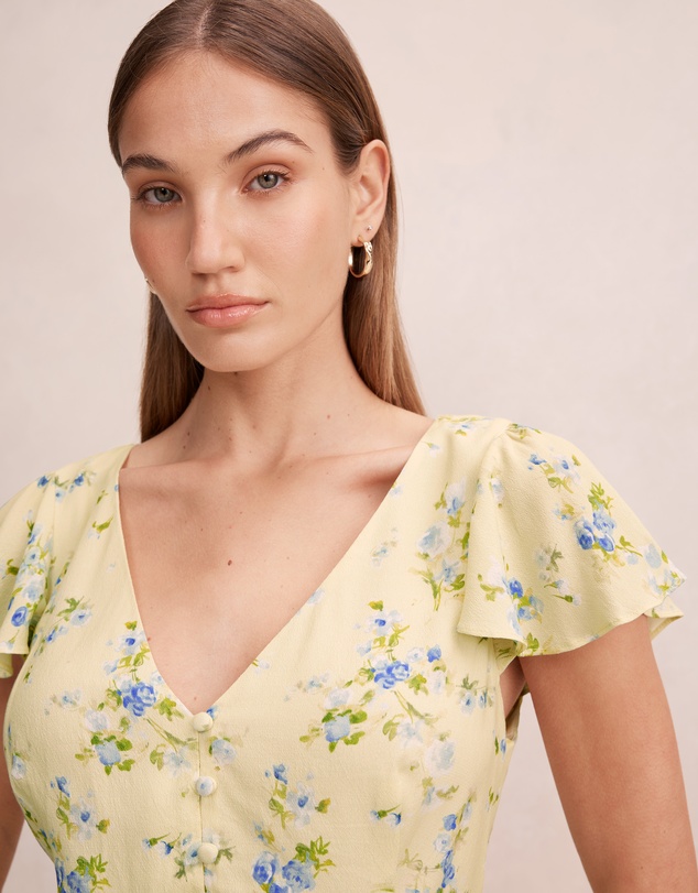 Forever New - Daphne Flutter Sleeves Blouse