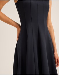 Review - Elodie Midi Dress