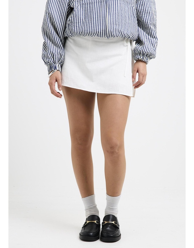 Subtitled - Kay Skort