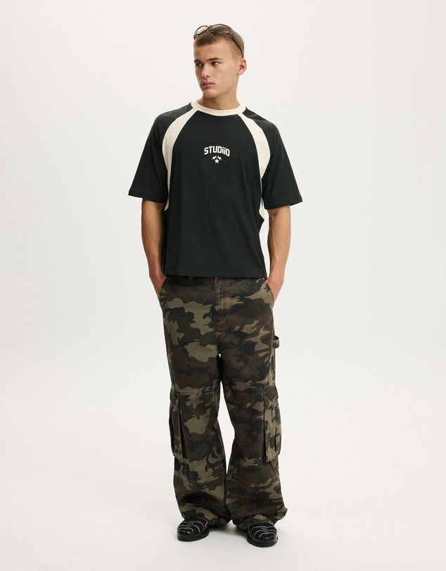 Cotton On - Cropped Fit Graphic T-Shirt