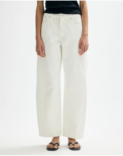 Minima Esenciales - Quentin Mid Rise Barrel Leg Jeans