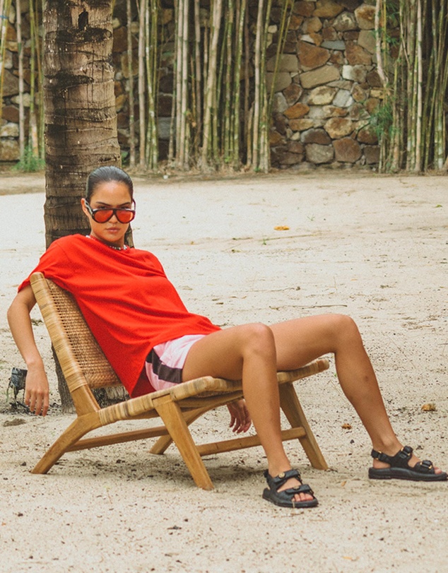 Araminta James - Chillin Tee