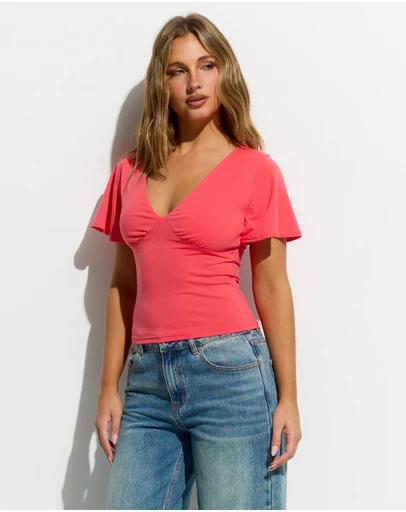 Dazie - Chelsea Flutter Sleeve Top