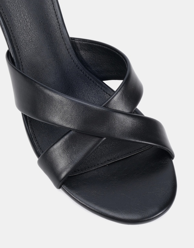 Novo - Zona Heels