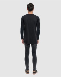 DVNT - Saxon Embroidery Long Sleeve Tee