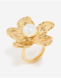 Lovisa - Waterproof Gold Plated Stainless Steel Large Flower Pearl Ring