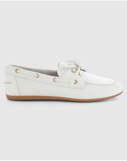 WHITE GLOVE