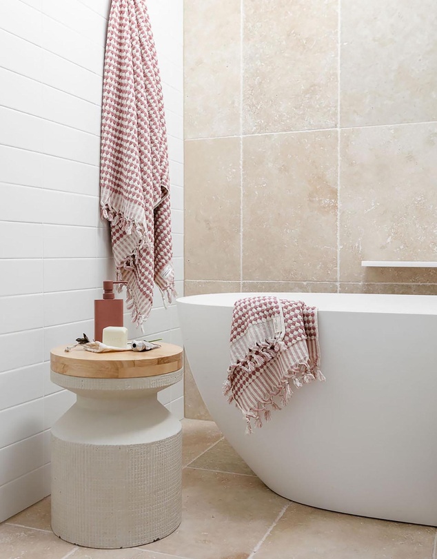 Miss April - Pompom Bathroom Set