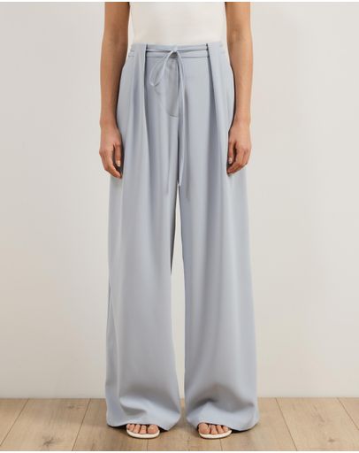 Pale Bluue