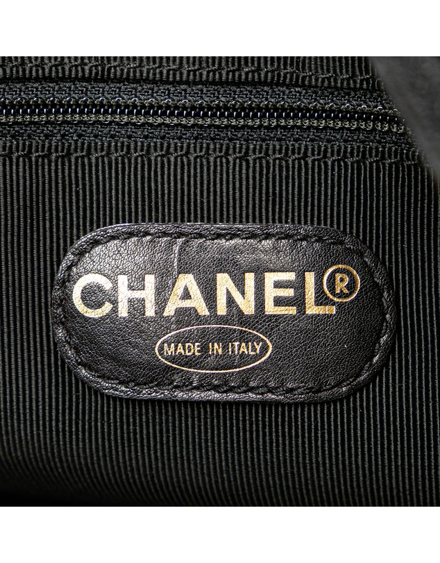 Pre-Loved by Azura Reborn - Pre-Loved chanel Tote Handbag with Chain-Accented Straps and Interior Pockets